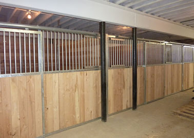10x10m / 12x12m Stahlpferdeställe, offene pferdeartige Stall-Fronten mit hölzernen Ausrüstungen