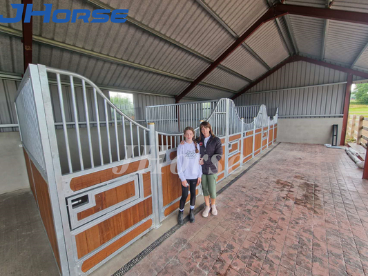 10ft lockere Stallboxen mit Eckpostzubehör