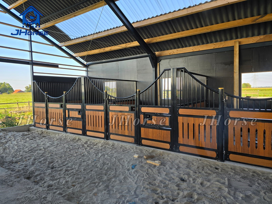 Niedrigmaschige tragbare billige Holzfarm Reitequipment Pferde Ställe Pferdestall Vorderseite