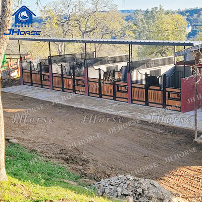 Einfache Installation Reitsportprodukt Fertigbau-Farmgeräte Pferdebox Große Vordertür